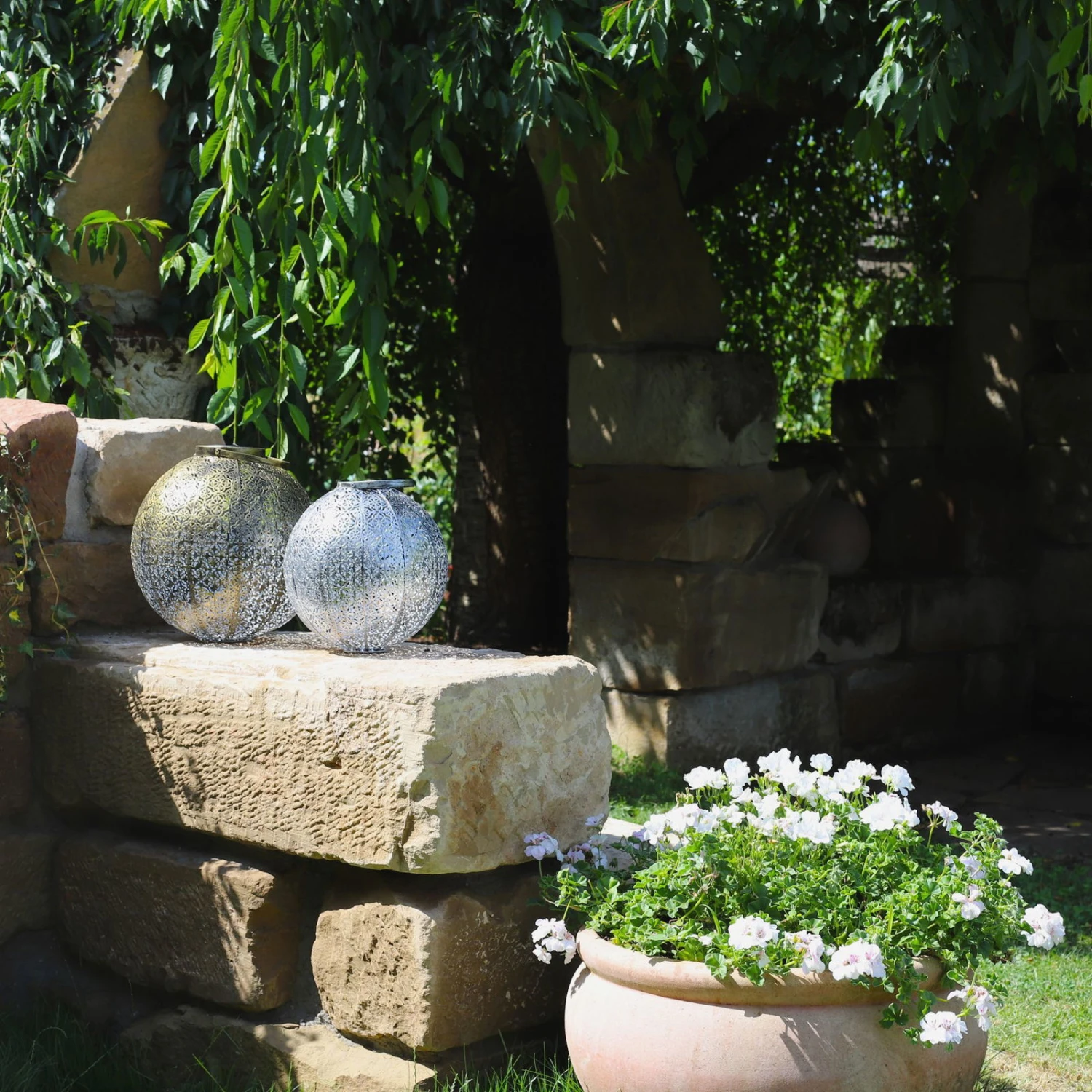 Kölle Solarlaterne Giant Damast, Gold Matt, Höhe 39 Cm, Ø 37 Cm – Bild 3